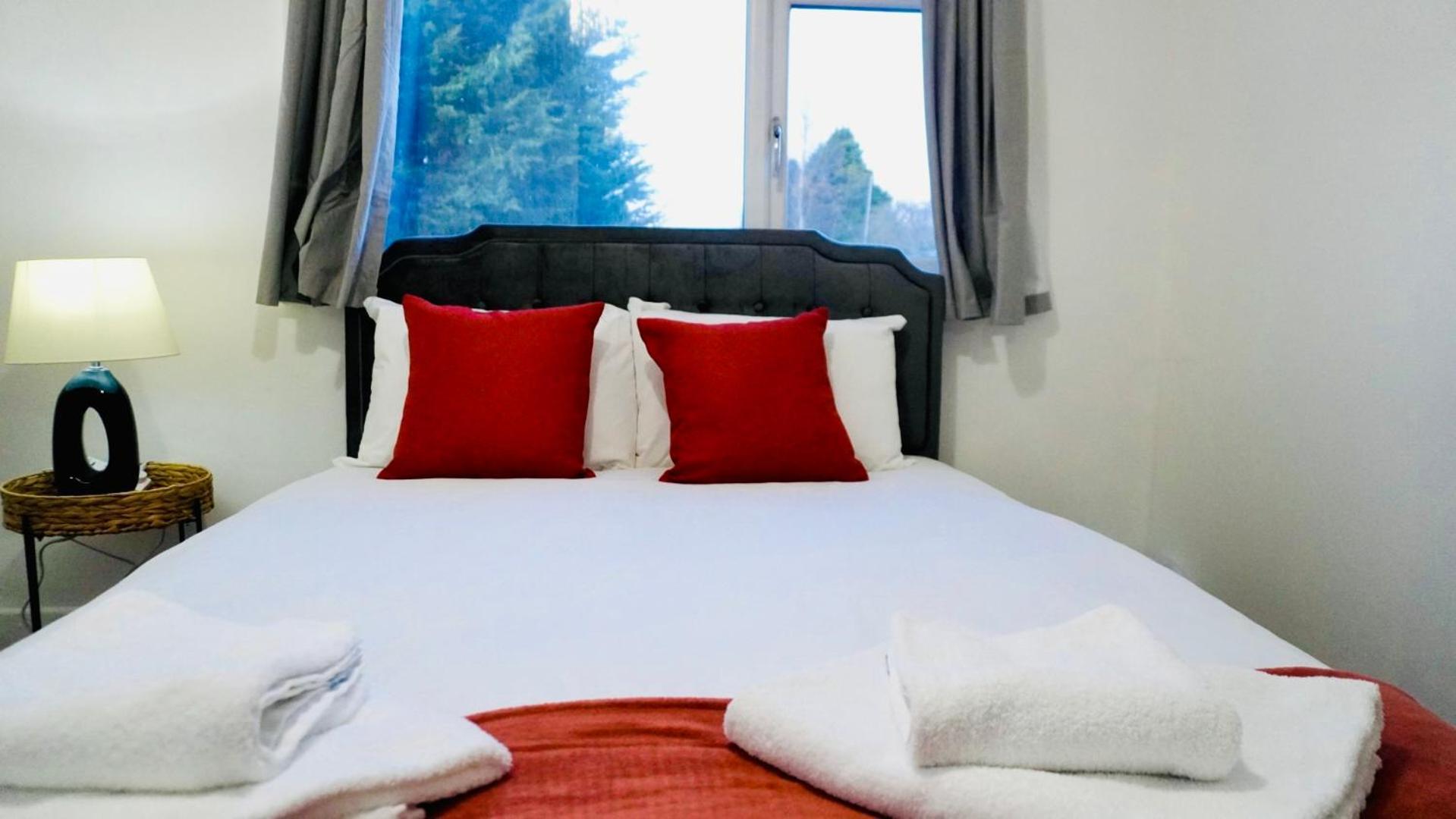 Spacious & Comfy Home In West Midlands - Sleeps 8, Free Parking, Wifi, Netflix, Prime Location, Ideal For Contractors, Business, Groups, Travellers, Families And Relocators Coventry Exterior photo