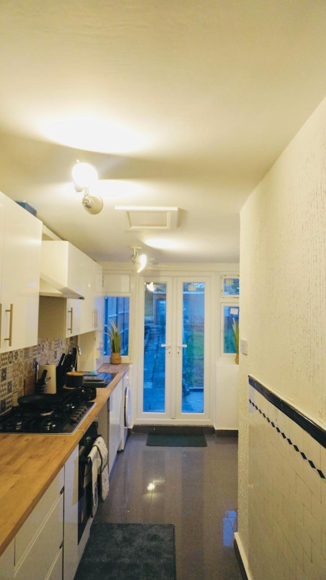 Spacious & Comfy Home In West Midlands - Sleeps 8, Free Parking, Wifi, Netflix, Prime Location, Ideal For Contractors, Business, Groups, Travellers, Families And Relocators Coventry Exterior photo