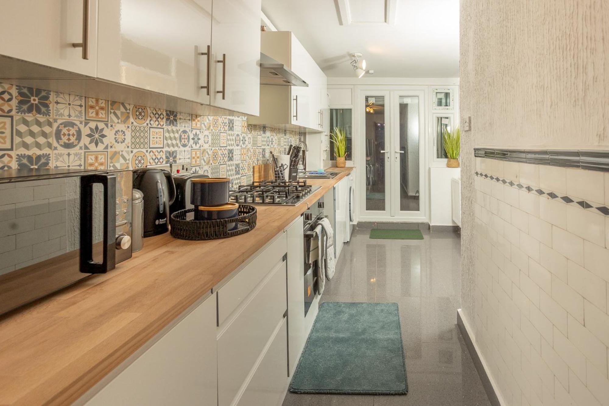 Spacious & Comfy Home In West Midlands - Sleeps 8, Free Parking, Wifi, Netflix, Prime Location, Ideal For Contractors, Business, Groups, Travellers, Families And Relocators Coventry Exterior photo
