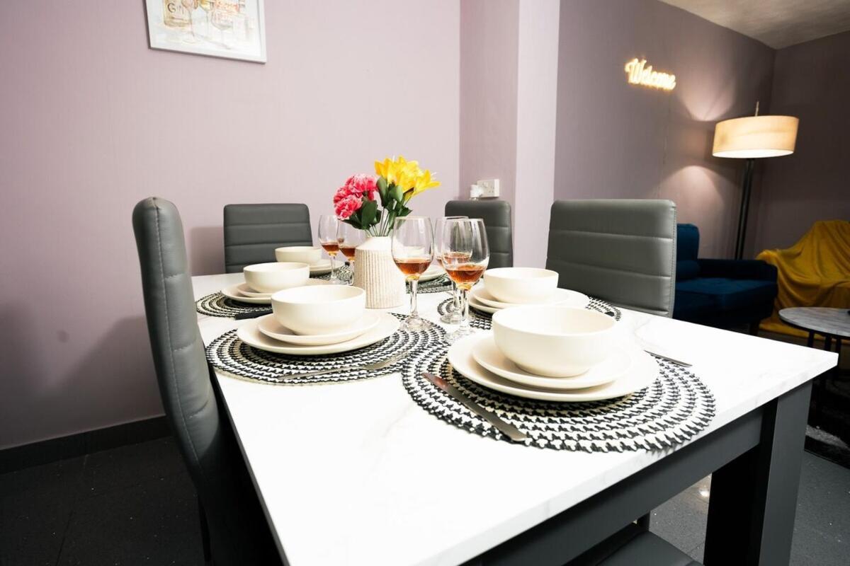 Spacious & Comfy Home In West Midlands - Sleeps 8, Free Parking, Wifi, Netflix, Prime Location, Ideal For Contractors, Business, Groups, Travellers, Families And Relocators Coventry Room photo