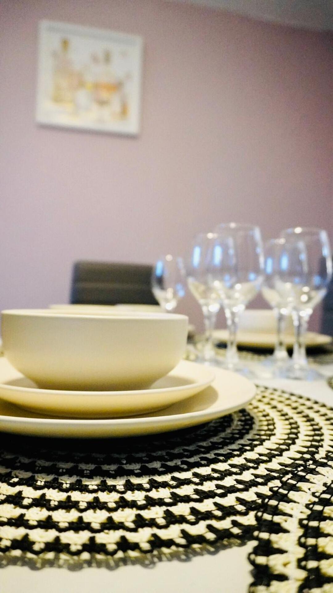 Spacious & Comfy Home In West Midlands - Sleeps 8, Free Parking, Wifi, Netflix, Prime Location, Ideal For Contractors, Business, Groups, Travellers, Families And Relocators Coventry Room photo
